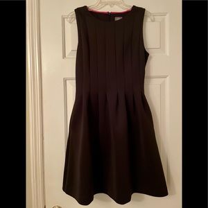 ⚫️ Vince Camuto Pleated Sleeveless Night Out Dress